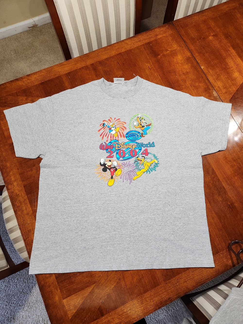 2004 Disney Gray Short Sleeve Tee with Colorful Mickey & Friends Graphic SizeXXL